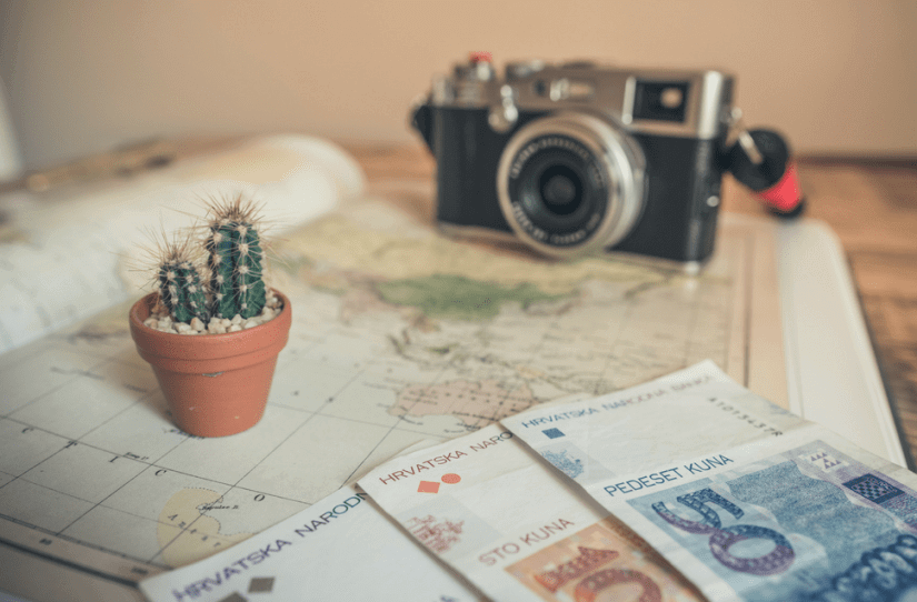 Como evitar perrengues financeiros durante sua viagem